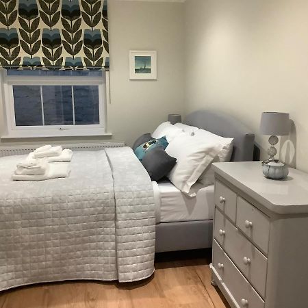 Luxury Refurbished 2 Bedroom Regency Apartment 첼튼엄 외부 사진
